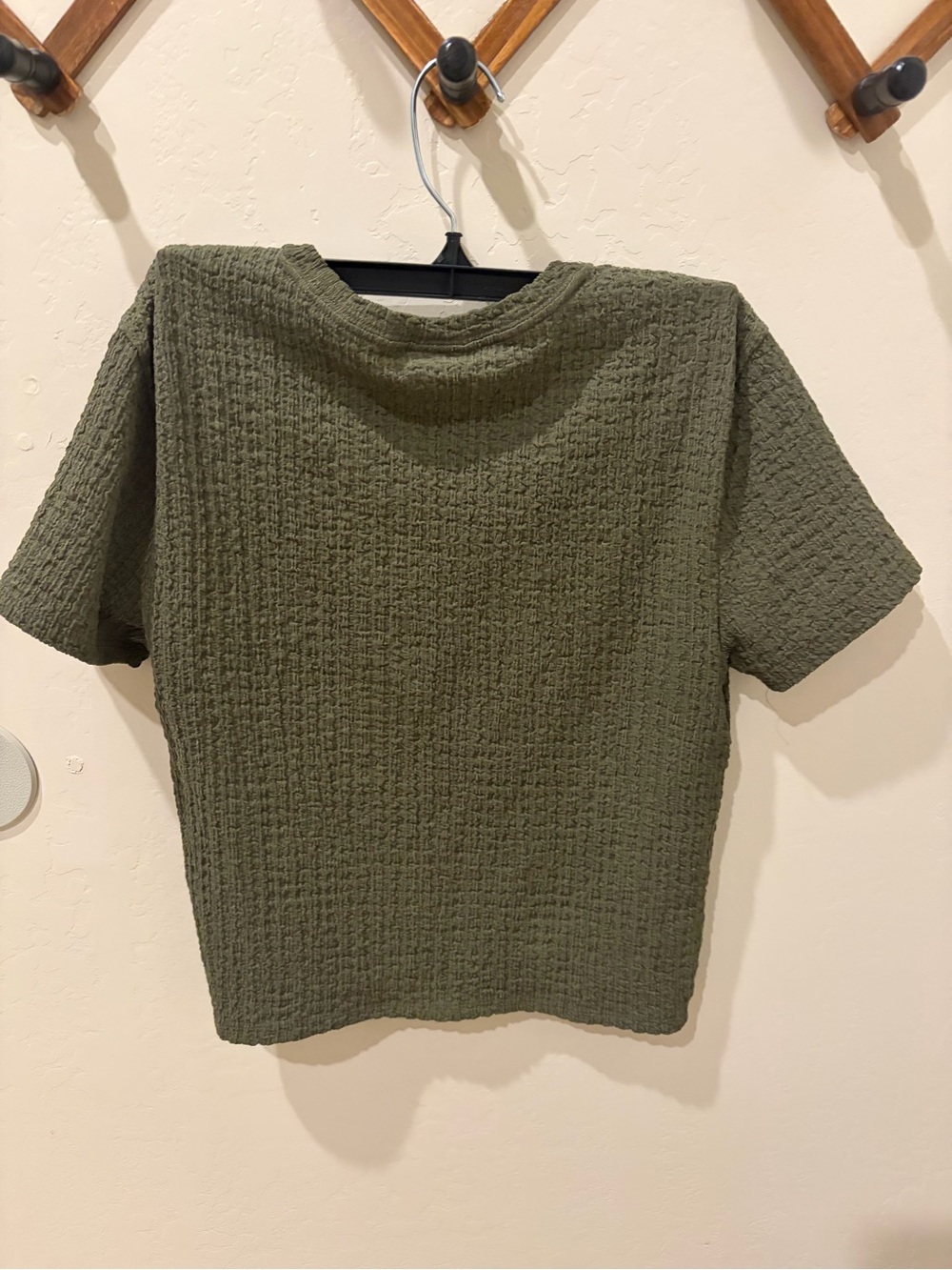 Abercrombie & Fitch Olive Waffle-Knit Short Sleeve Tee - Picture 4 of 5